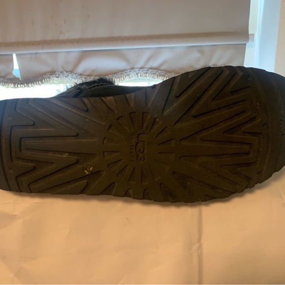 UGG Australia Bailey Button Triplet II Boots - Picture 8 of 11